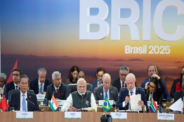 وزیر اعظم نریندر مودی نے Rio de Janeiro میں برکس سربراہ کانفرنس کے دوران ماحولیات اور COP-30 پر منعقدہ اجلاس میں ماحولیاتی انصاف کی بات کہی۔ وزیر اعظم نے کہا کہ یہ بھارت کیلئے صرف ایک متبادل نہیں بلکہ اخلاقی فریضہ بھی ہے
