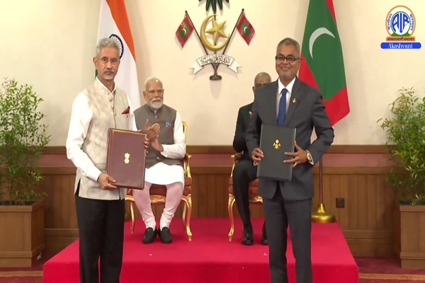 ভাৰত আৰু মালদ্বীপৰ মাজত চাৰিখন বুজাবুজিৰ চুক্তিৰ লগতে আন তিনিখন চুক্তিত স্বাক্ষৰ