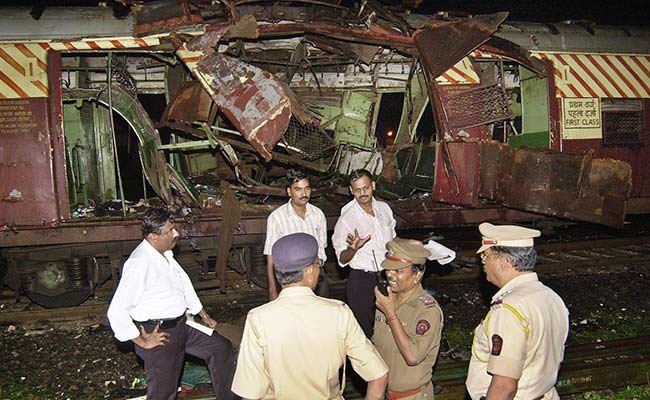 मुंबईत २००६ मध्ये झालेल्या रेल्वे बॉम्बस्फोट प्रकरणातल्या सर्व आरोपींची निर्दोष मुक्तता