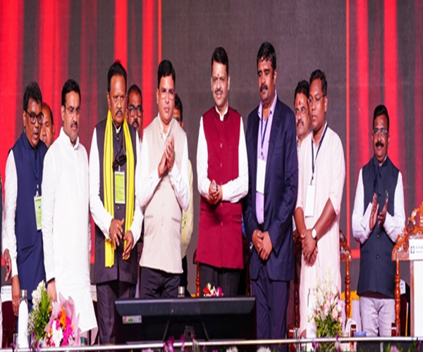 गडचिरोलीत मुख्यमंत्र्यांच्या हस्ते विविध प्रकल्पांचं उद्घाटन आणि भूमिपूजन
