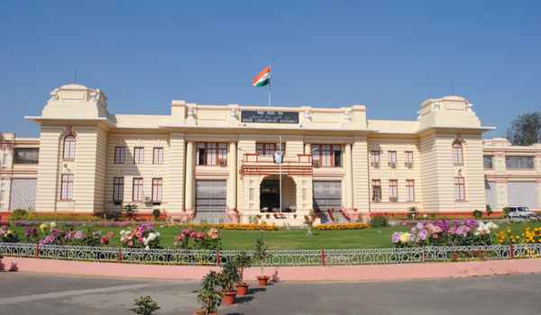 बिहार में विशेष गहन पुनरीक्षण अभियान पर विपक्षी सदस्‍यों के हंगामे के कारण राज्य विधानसभा की कार्यवाही दोपहर दो बजे तक स्‍थगित