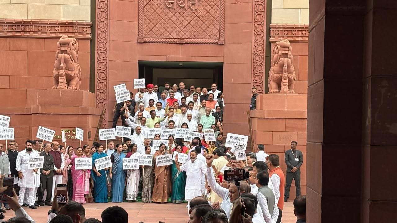 सपा सांसद डिम्‍पल यादव को लेकर मौलाना साजिद राशिदी की आपत्तिजनक टिप्‍पणी पर NDA सांसदों ने जताया विरोध