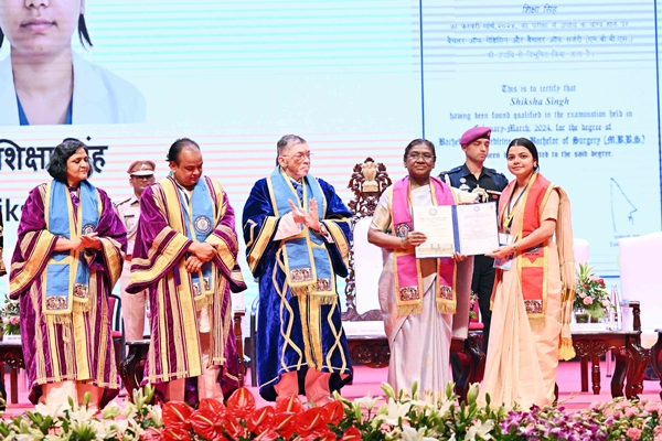 President Murmu applauds AIIMS Deoghar for ensuring medical facilities to 5 adopted tribal villages  