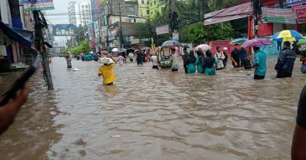 बांग्लादेश: कई हिस्सों में बारिश से जनजीवन अस्त-व्यस्त