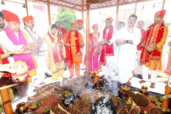 जम्‍मू कश्‍मीर: उप-राज्‍यपाल मनोज सिन्‍हा ने श्री माता वैष्‍णों देवी तीर्थ बोर्ड की 75वीं बैठक में 5 नव निर्मित मंदिरों के लोक समर्पण को स्‍वीकृति दी