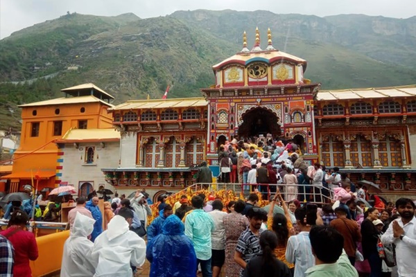 Heavy rain triggers landslides in Uttarakhand, Char Dham Yatra halted