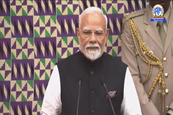 प्रधानमंत्री नरेन्‍द्र मोदी अपनी पांच देशों की यात्रा के दूसरे चरण में आज रात त्रिनिदाद और टोबैगो पहुंचेंगे