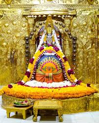 આજે શ્રાવણ મહિનાના પ્રથમ સોમવારે શ્રદ્ધાળુઓ શિવાલયોમાં ભક્તિમાં લીન બન્યા