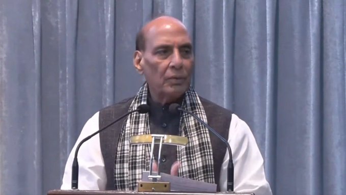 প্রতিরক্ষা মন্ত্রী রাজনাথ সিং বলেছেন যে সশস্ত্র বাহিনীর সদর দপ্তর সিভিলিয়ান সার্ভিসেস সবসময় দেশের প্রতিরক্ষা কাঠামোকে শক্তিশালী করার জন্য কাজ করে আসছে।