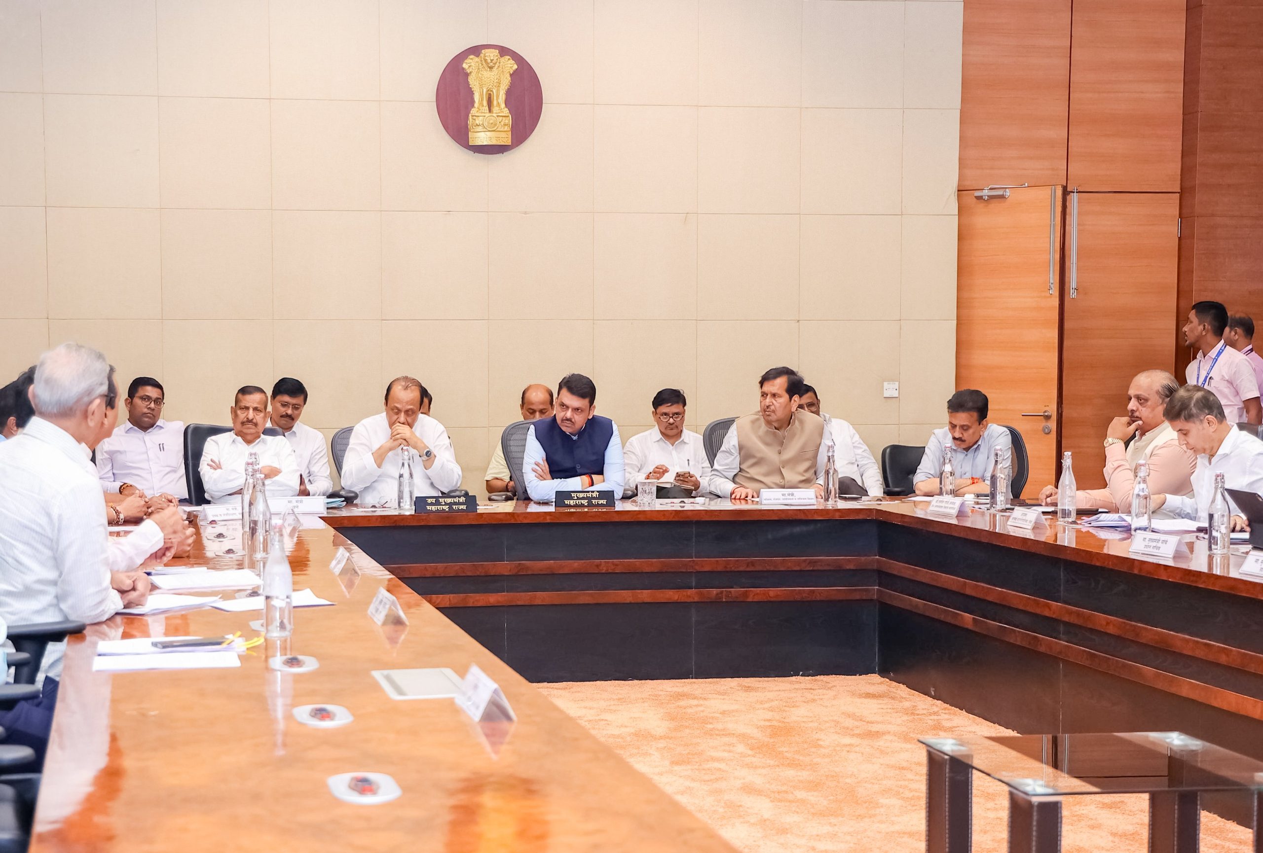 पर्यायी व्यवस्था पूर्ण होईपर्यंत, कबुतरांना नियंत्रित खाद्यपुरवठा सुरू ठेवावा – मुख्यमंत्री