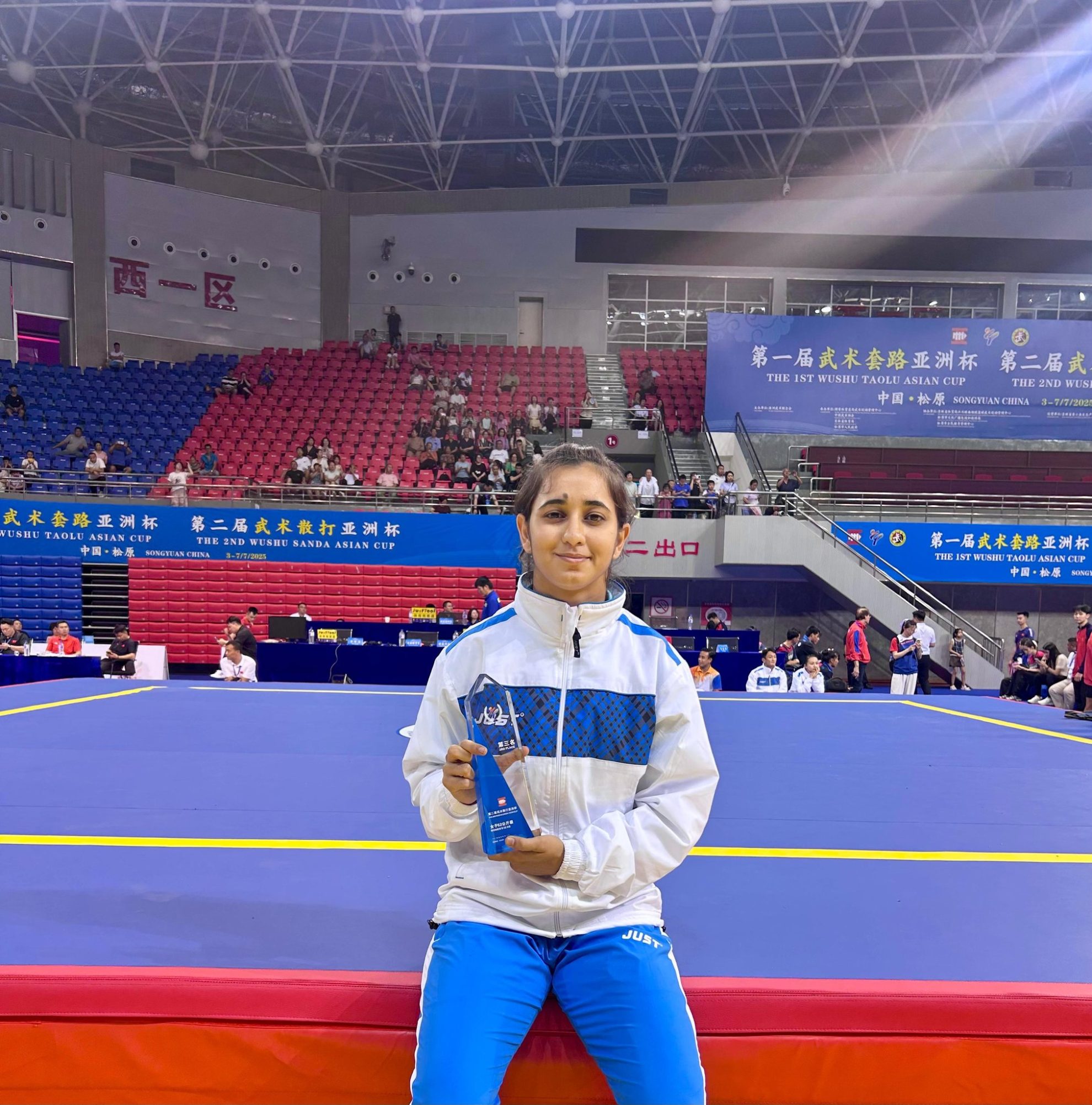 ভারতের নম্রতা বাত্রা চিনে আয়োজিত ওয়ার্ল্ড গেমসের  উশুতে মহিলাদের ৫২ কেজি বিভাগে রৌপ্য পদক জয় করেছেন