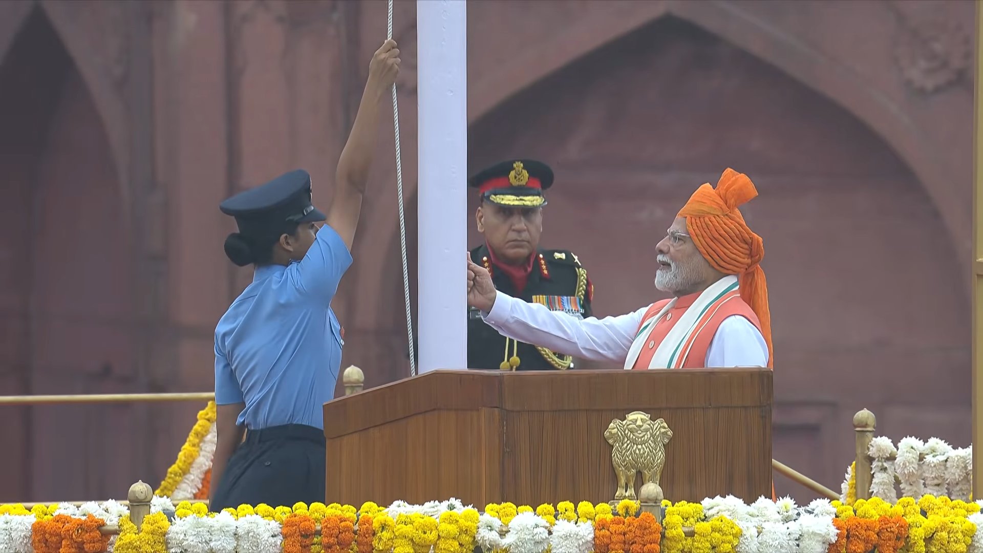 युवाओं के लिए प्रधानमंत्री विकासशील भारत रोजगार योजना और एक उच्च-शक्ति जनसांख्यिकी मिशन की घोषणा की