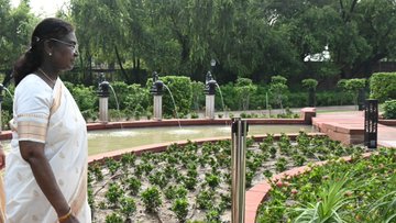 राष्ट्रपति द्रौपदी मुर्मु ने प्लुमेरिया गार्डन, बनयान ग्रोव और बबलिंग ब्रुक का किया उद्घाटन