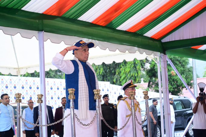 প্রতিরক্ষামন্ত্রী রাজনাথ সিং আজ বিশাখাপত্তনমের পূর্বাঞ্চলীয় নৌঘাঁটিতে দুটি অত্যাধুনিক যুদ্ধজাহাজ, আইএনএস উদয়গিরি এবং আইএনএস হিমগিরি  ভারতীয় নৌবাহিনীতে অন্তর্ভুক্ত  করেছেন। 