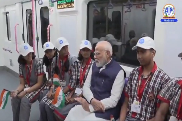 WB: PM Modi lays foundation stone of various development projects; takes metro ride in Kolkata