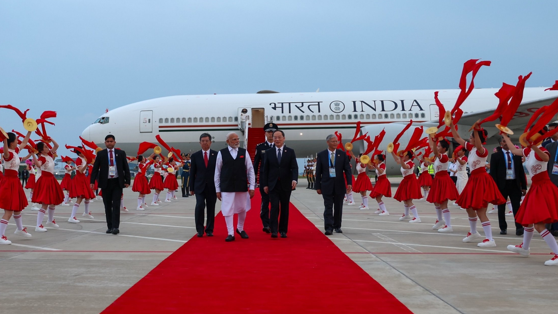 प्रधानमंत्री मोदी 25वें शंघाई सहयोग संगठन में भाग लेने के लिए चीन पहुंचे