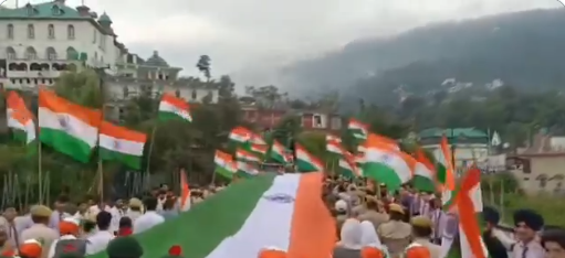 हर घर तिरंगा अभियान 2025: पुंछ में देशभक्ति का प्रदर्शन, बनाई गई 5 किलोमीटर लंबी मानव श्रृंखला