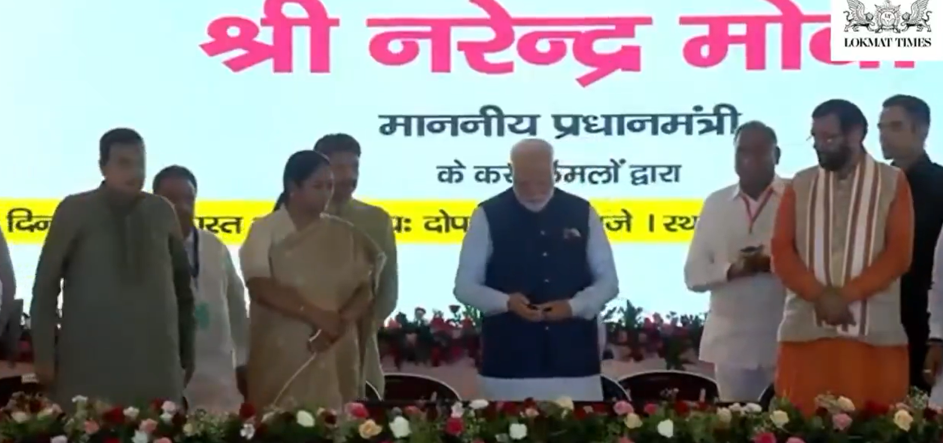 प्रधानमंत्री मोदी ने ‘वोकल फॉर लोकल’ पर ज़ोर देते हुए लोगों से देश में बने उत्पादों को खरीदने का आग्रह किया