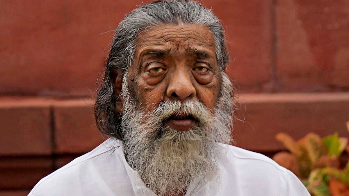ঝাড়খণ্ডের প্রাক্তন মুখ্যমন্ত্রী তথা রাজ্যসভার প্রাক্তন সাংসদ শিবু সোরেনের শেষকৃত্য আজ রামগড় জেলায় তাঁর গ্রাম নেমরাতে সম্পন্ন হয়েছে।
