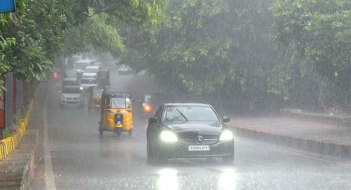 तेलंगाना में भारी बारिश से जनजीवन अस्त-व्यस्त