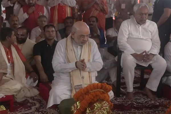 বিহারের SIR-এর বিরোধিতা করায় কংগ্রেস নেতা রাহুল গান্ধী ও আরজেডি প্রধান লালুপ্রসাদ যাদবের সমালোচনা করেছেন কেন্দ্রীয় স্বরাষ্ট্র মন্ত্রী অমিত শাহ