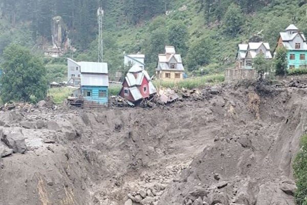 J&K: Massive cloud burst in Kishtwar, several casualities reported