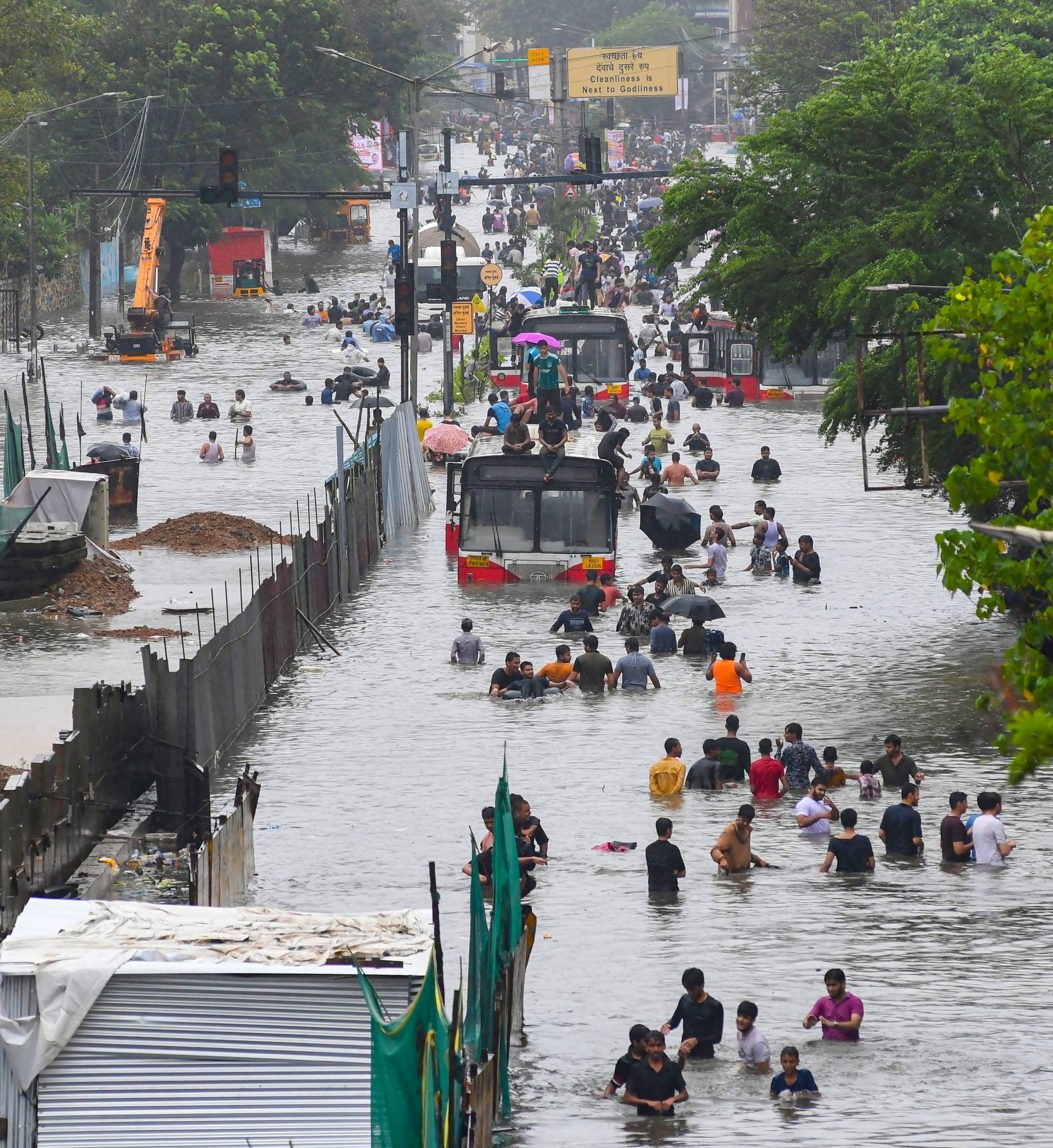 Relentless Rains Paralyze Mumbai; Waterlogging Disrupts Road, Rail and Air Traffic