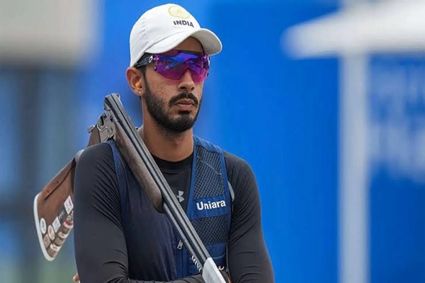 ভারতের অনন্তজিত্ সিং নারুকা এশিয়ান শ্যুটিং চ্যাম্পিয়নশিপে পুরুষদের স্কিট বিভাগে সোনা জিতেছেন।