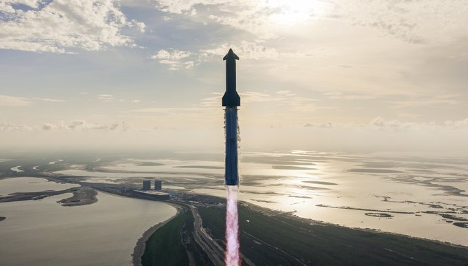 SpaceX Conducts 10th Successful Starship Test Launch from Texas