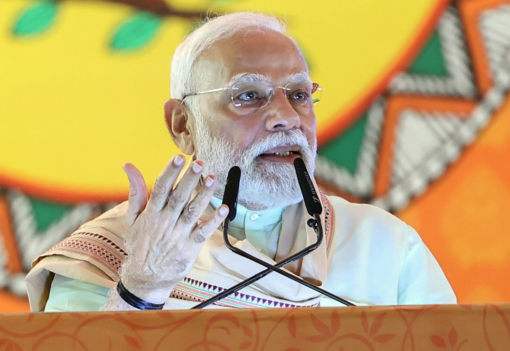 প্রধানমন্ত্রী নরেন্দ্র মোদী আজ মধ্যপ্রদেশ সফরে যাবেন। ধারে এক অনুষ্ঠানে তিনি সুস্থ নারী সশক্ত পরিবার এবং অষ্টম রাষ্ট্রীয় পোষণ মাহ-র সূচনা করবেন তিনি।