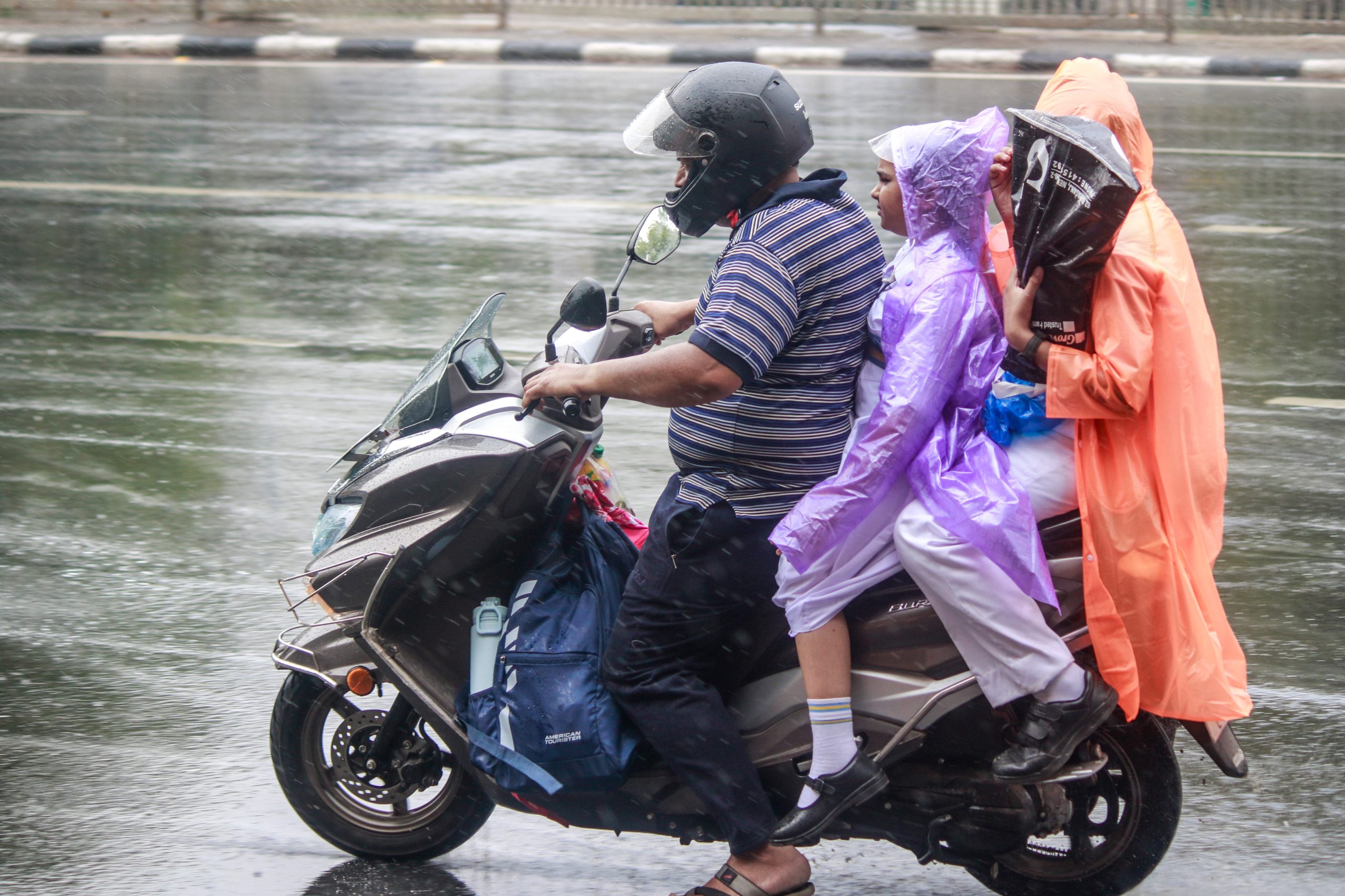 UP: Normal life disrupted due to heavy rainfall in several eastern districts