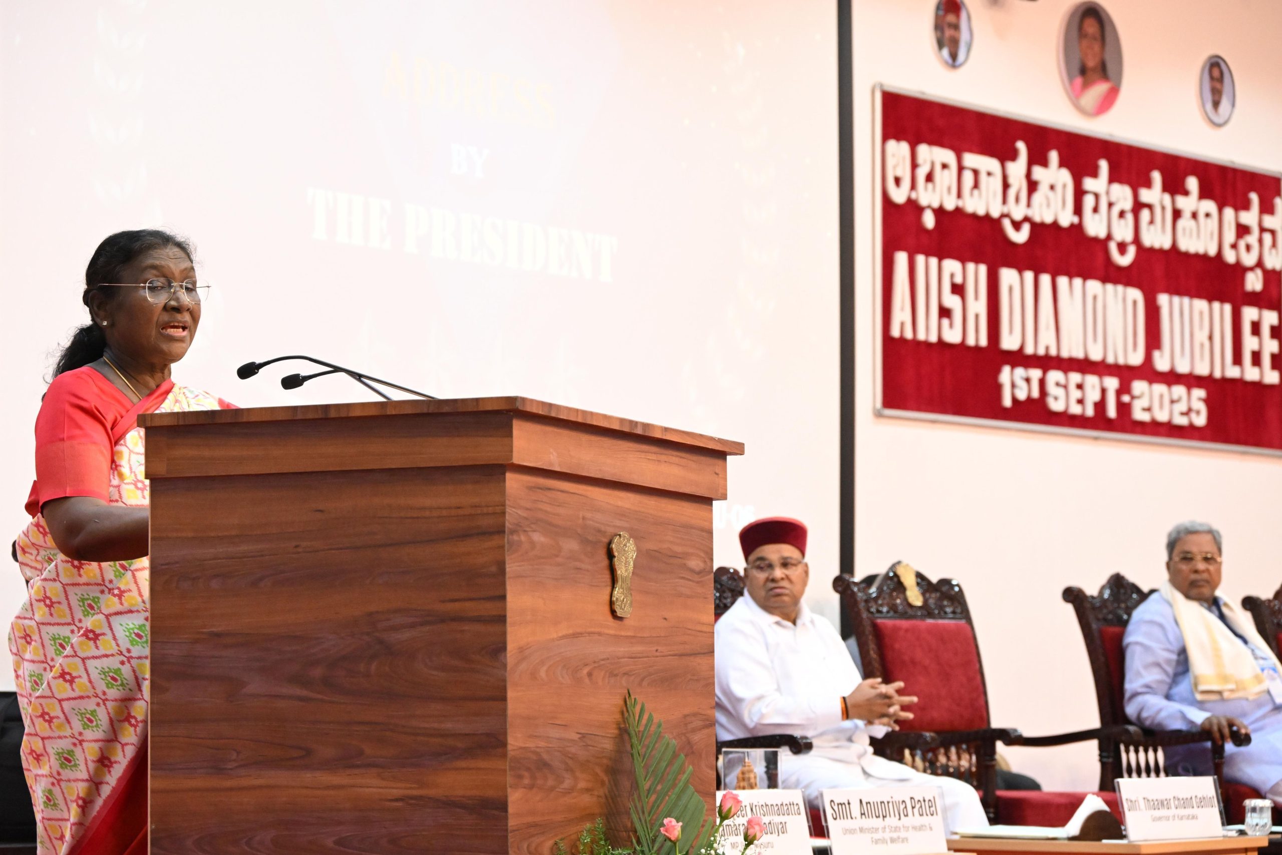 শ্রবণ ও বাক সমস্যা রয়েছে এমন ব্যক্তিদের কল্যাণে উদ্ভাবনী প্রক্রিয়া ও আধুনিক প্রযুক্তির সাহায্যে এগিয়ে আসার জন্য রাষ্ট্রপতি দ্রৌপদী মুর্মু, সর্বভারতীয় স্পিচ অ্যান্ড হিয়ারিং প্রতিষ্ঠানকে আহ্বান জানিয়েছেন।