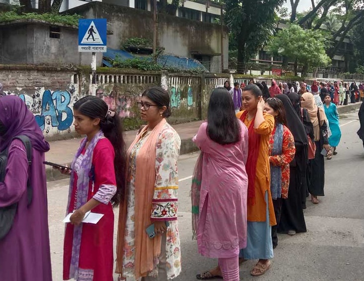 বাংলাদেশের ঢাকা বিশ্ববিদ্যালয় কেন্দ্রীয় ছাত্র সংসদ (DUCSU) নির্বাচনে জামাতে-ই-ইসলামির ছাত্র সংগঠন ইসলামি ছাত্র শিবির জয়লাভ করেছে।