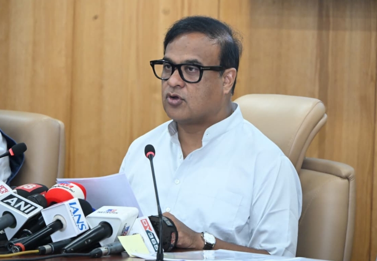 অসম লোকসেৱা আয়োগৰ প্ৰাৰম্ভিক পৰীক্ষাৰ প্ৰশ্নকাকত ইংৰাজী আৰু অসমীয়া দুয়োটা ভাষাতে ছপা কৰাৰ সিদ্ধান্ত