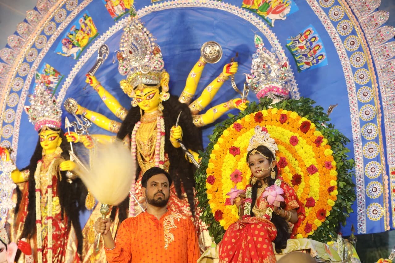 শাৰদীয় দুর্গা পূজাৰ মহাষ্টমীত দেৱীক মহাগৌৰীৰ ৰূপত পূজা-অৰ্চনা