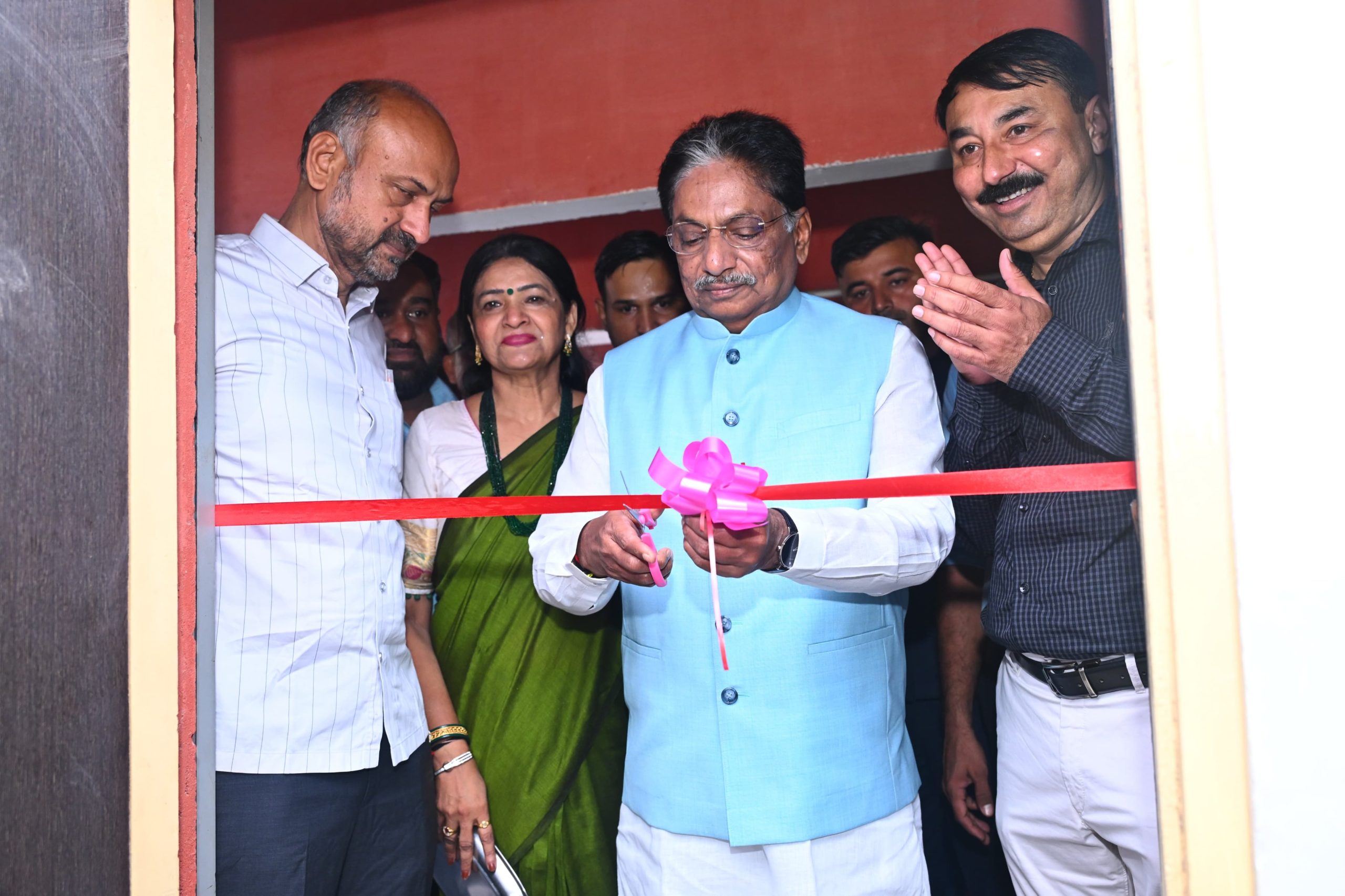 પ્રધાનમંત્રી નરેન્દ્ર મોદીના જન્મદિવસને લઈ રાજ્યના તમામ કર્મચારી મહામંડળ દ્વારા રાજ્યમાં 300થી વધુ જગ્યાએ એક દિવસની મહા રક્તદાન શિબિરનું આયોજન