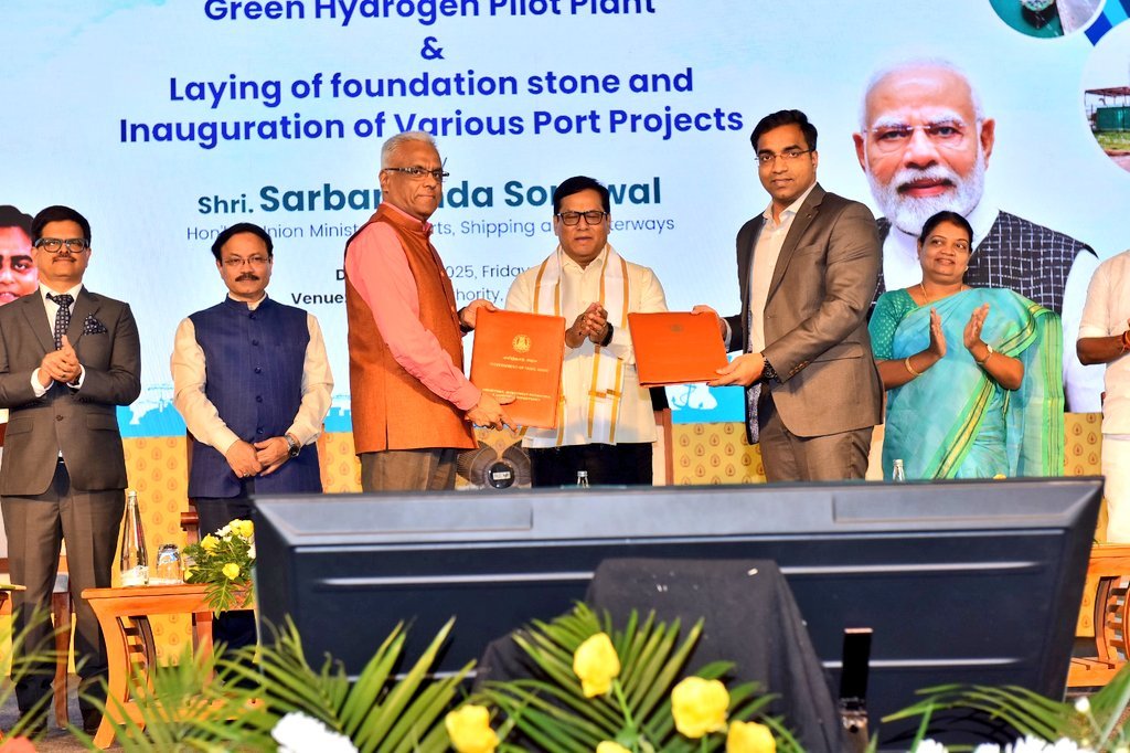 বন্দর, জাহাজ ও জলপথ দফতরের কেন্দ্রীয় মন্ত্রী সর্বানন্দ সোনোয়াল বলেছেন, বন্দরের ধারণক্ষমতা, জাহাজ নির্মাণ ও অভ্যন্তরীণ জলপথ সহ অন্যান্য ক্ষেত্রে ৮০ লক্ষ কোটি টাকা বিনিয়োগের মাধ্যমে ২০৪৭ সালের মধ্যে ভারত সামুদ্রিক ক্ষেত্রে এক বিপ্লবের সূচনা করবে।