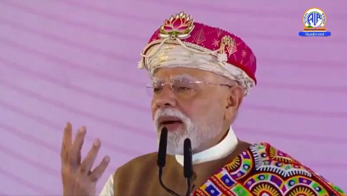 प्रधानमंत्री नरेंद्र मोदी ने आज मध्य प्रदेश के धार से राष्ट्रव्यापी स्वस्थ नारी, सशक्त परिवार अभियान और आठवें राष्ट्रीय पोषण माह शिविर का शुभारंभ किया
