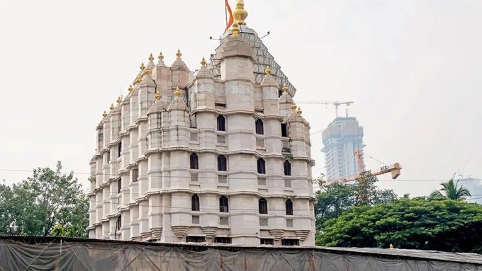 अतिवृष्टीग्रस्तांसाठी सिद्धिविनायक मंदिरातर्फे कोटींची मदत