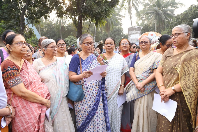 বাংলাদেশে গত মাসে মহিলাদের বিরুদ্ধে সহিংসতা উদ্বেগজনকভাবে বেড়েছে।