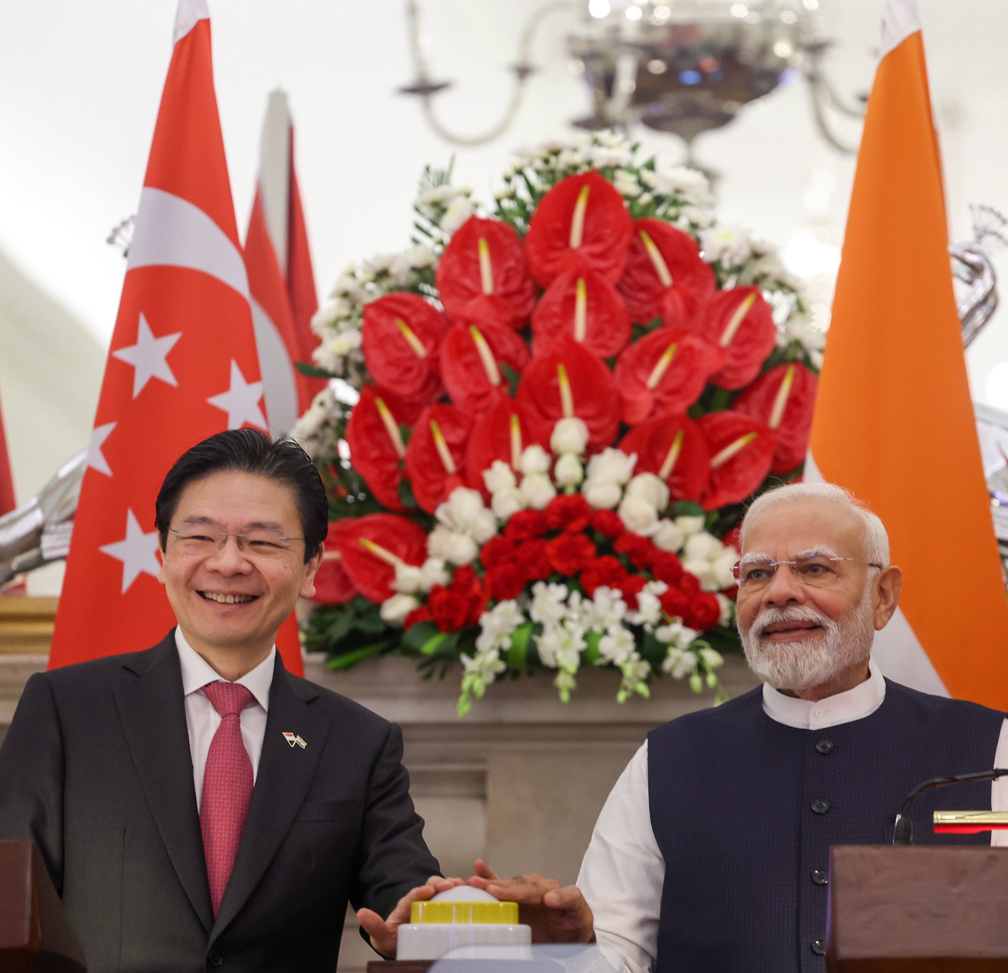 प्रधानमंत्री नरेंद्र मोदी और सिंगापुर के प्रधानमंत्री लॉरेंस वोंग ने जेएन पोर्ट पीएसए मुंबई के दूसरे चरण का किया वर्चुअली उद्घाटन