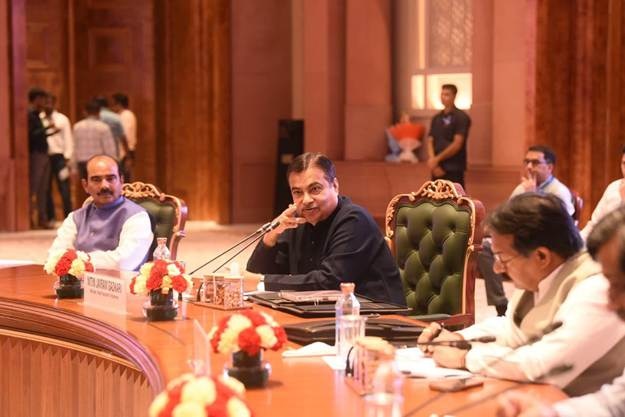 নীতিন গাডকাৰীৰৰ অধ্যক্ষতাত বহনক্ষম ৰাষ্ট্ৰীয় ঘাইপথ উন্নয়নৰ বাবে উদ্ভাৱনীমূলক নীতি গ্রহণ সন্দৰ্ভত কর্মশালা