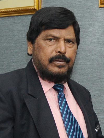पूरग्रस्तांसाठी केंद्रसरकारकडून विशेष पॅकेज मिळवून देण्याचं आठवले यांचं आश्वासन