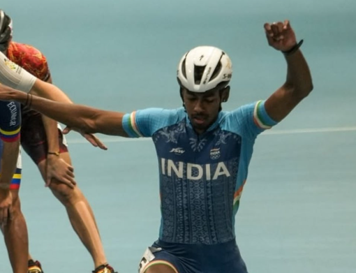 بھارت کے آنند کمار Velkumar نے آج اُس وقت تاریخ رقم کی جب انہوں نے Speed Skating عالمی چیمپئن شپ میں 500 میٹر Plus، ڈی اِسپرنٹ زمرے میں کانسے کا تمغہ جیتا