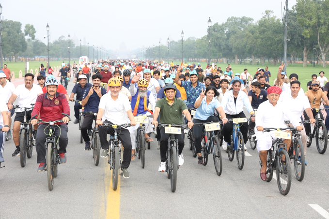 ক্রীড়া ও যুবকল্যাণ মন্ত্রী মনসুখ মানডাভিয়া বলেছেন, প্রতি রবিবার সাইকেলে চড়াটা এখন দেশে আন্দোলনে পরিণত হয়েছে।