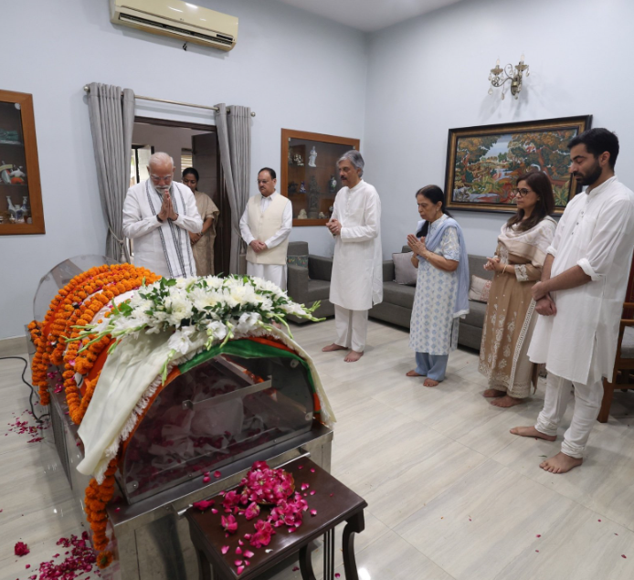 प्रधानमंत्री मोदी समेत कई नेताओं ने दिवंगत विजय कुमार मल्होत्रा को अर्पित की श्रद्धांजलि