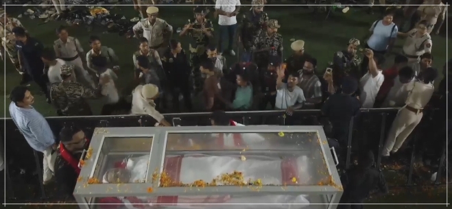 হিয়াৰ আমঠু জুবিন গাৰ্গক শেষ দৰ্শনৰ বাবে সমগ্ৰ নিশা অজস্র গুণমুগ্ধৰ ভিৰ