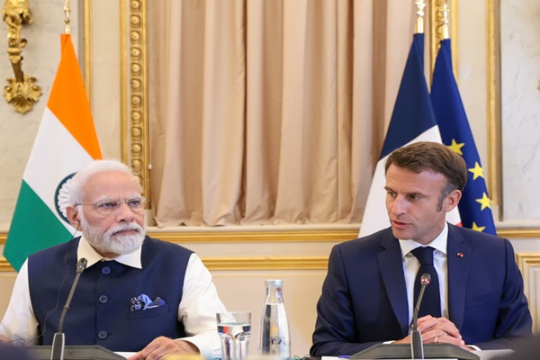 प्रधानमंत्री नरेन्द्र मोदी ने फ़्रांस के राष्ट्रपति इमैनुएल मैक्रों से बात की; यूक्रेन संघर्ष शीघ्र रोकने के प्रयासों पर चर्चा की