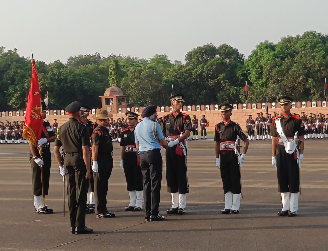चेन्नई अधिकारी प्रशिक्षण अकादमी में पासिंग आउट परेड, 155 अधिकारी भारतीय सेना में शामिल