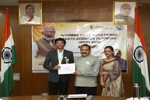 Union Minister Jitendra Singh Felicitates Indian Team at 18th IESO, China